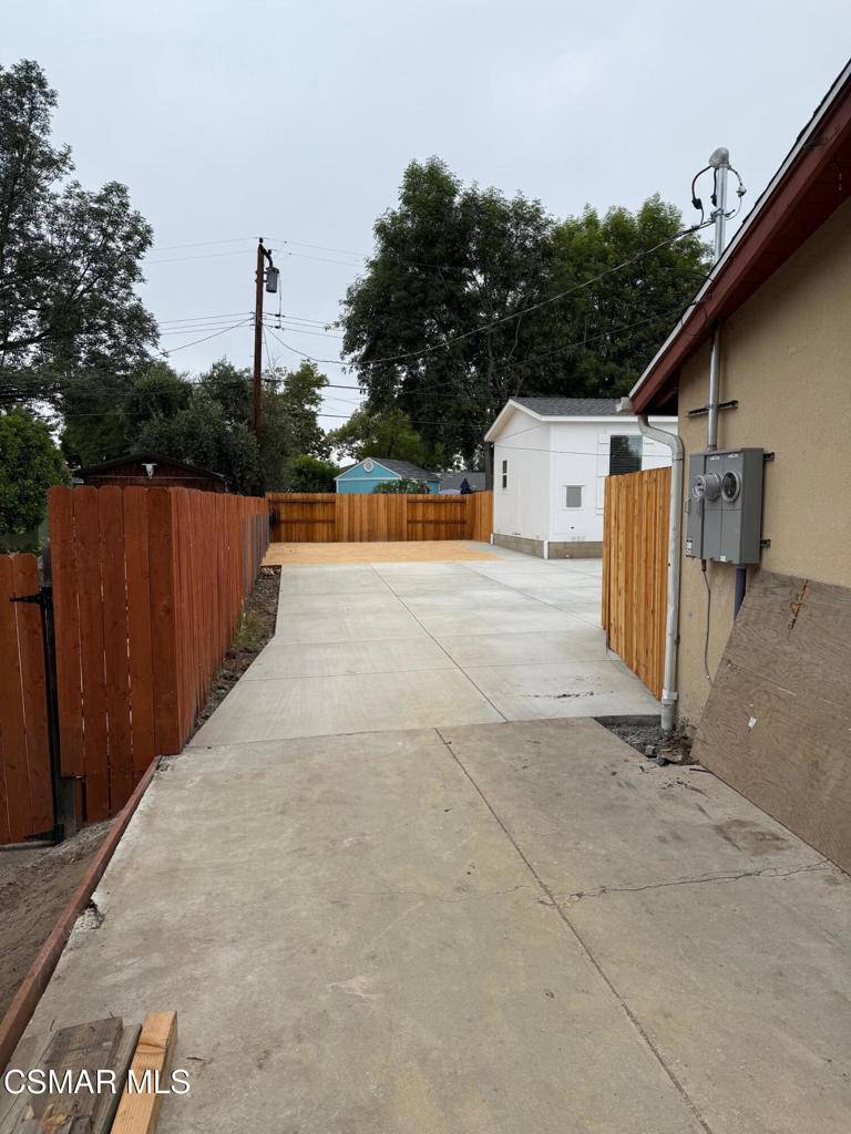 Thousand Oaks, CA 91360,1355 Calle Durazno #B
