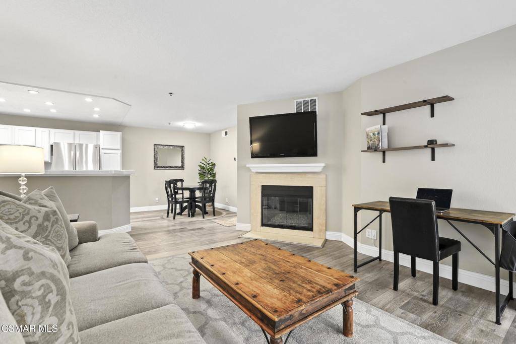 Oak Park, CA 91377,631 Oak Run TRL #202