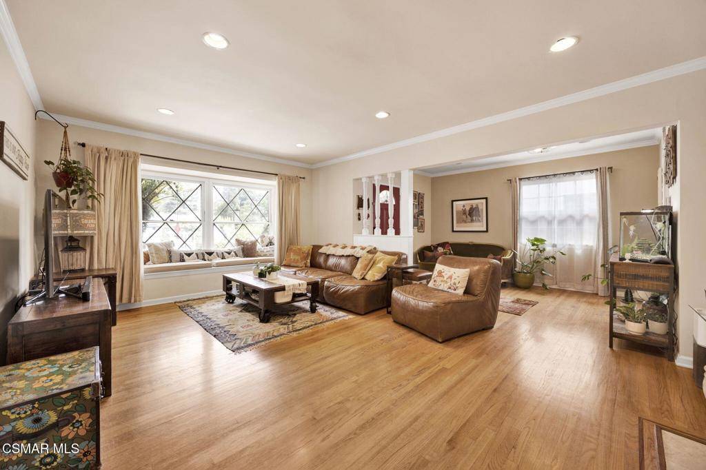 Woodland Hills, CA 91367,23204 Leonora DR