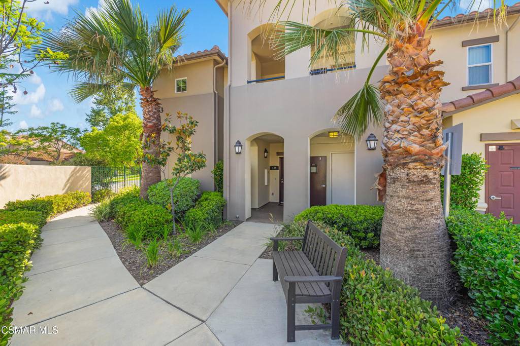 453 Country Club DR #101, Simi Valley, CA 93065