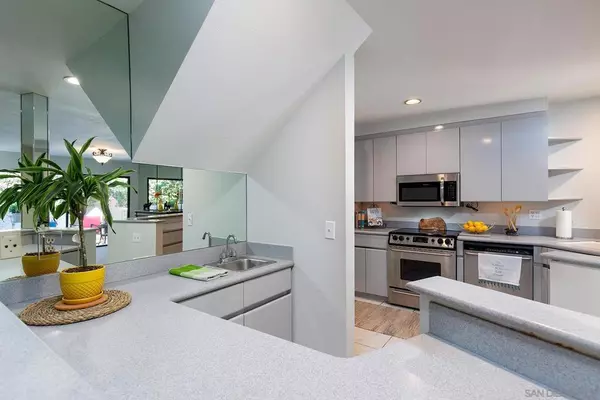 8460 Via Sonoma #43 La Jolla, CA 92037