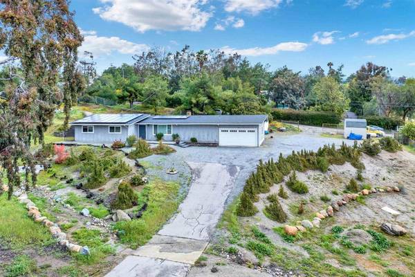 2855 N Victoria Dr, Alpine, CA 91901