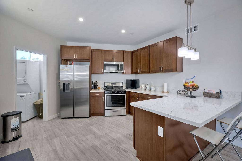 6670 Cielo Dr, San Diego, CA 92114