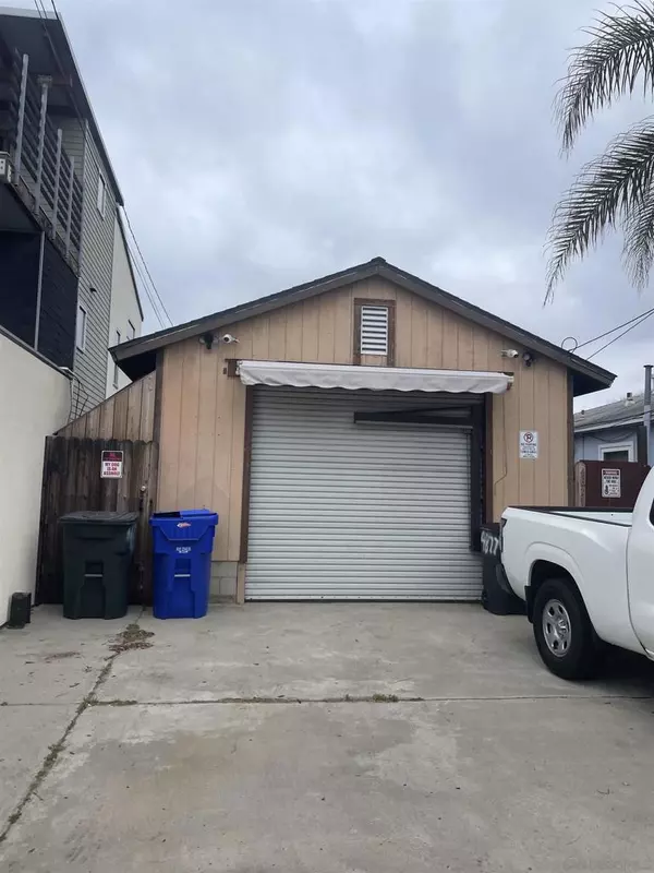 San Diego, CA 92107,4877 Narragansett Ave