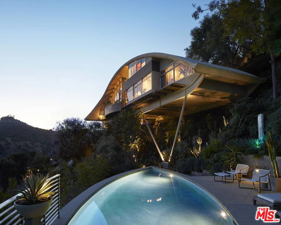 7436 Mulholland DR, Los Angeles, CA 90046