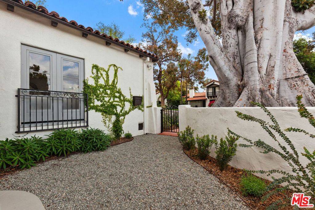 Glendale, CA 91207,1253 N Cedar ST