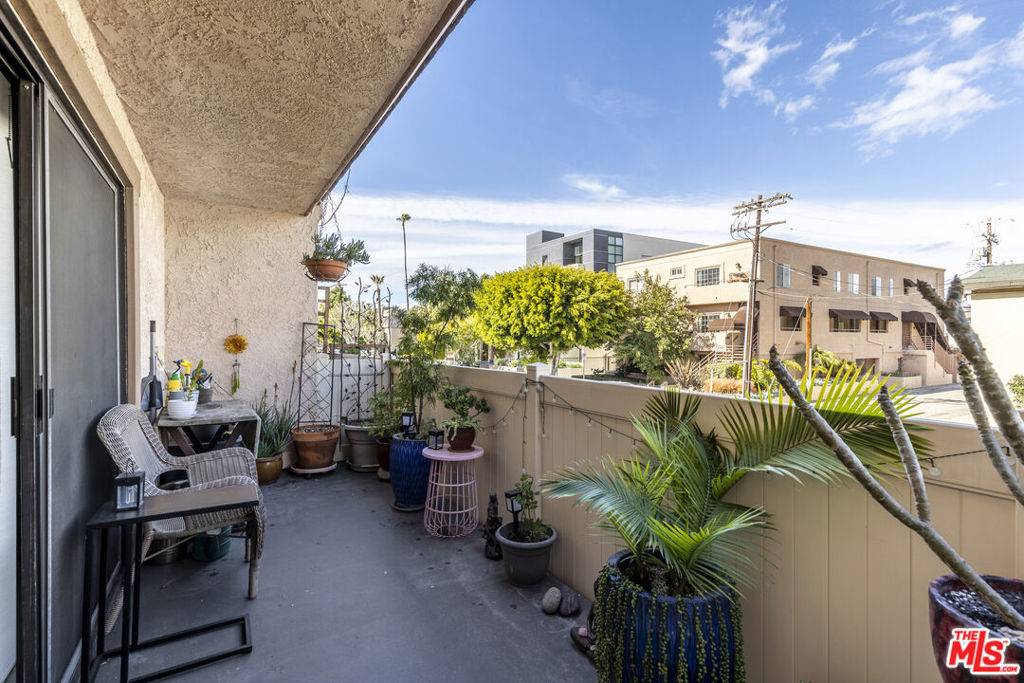 Los Angeles, CA 90066,4365 Mclaughlin AVE #9