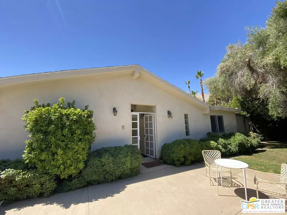 Palm Springs, CA 92262,531 Tamarisk RD