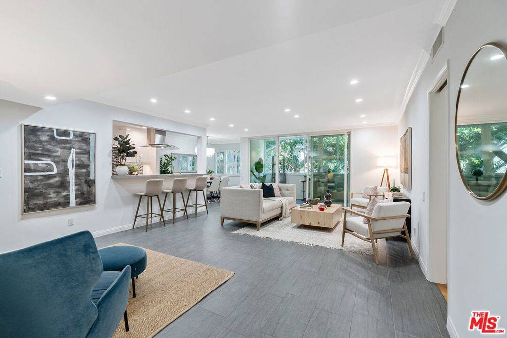 1015 N Kings RD #110, West Hollywood, CA 90069