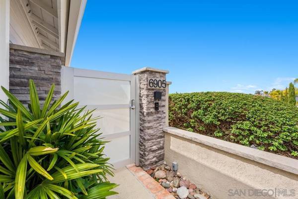 Carlsbad, CA 92011,6905 WHITECAP DRIVE