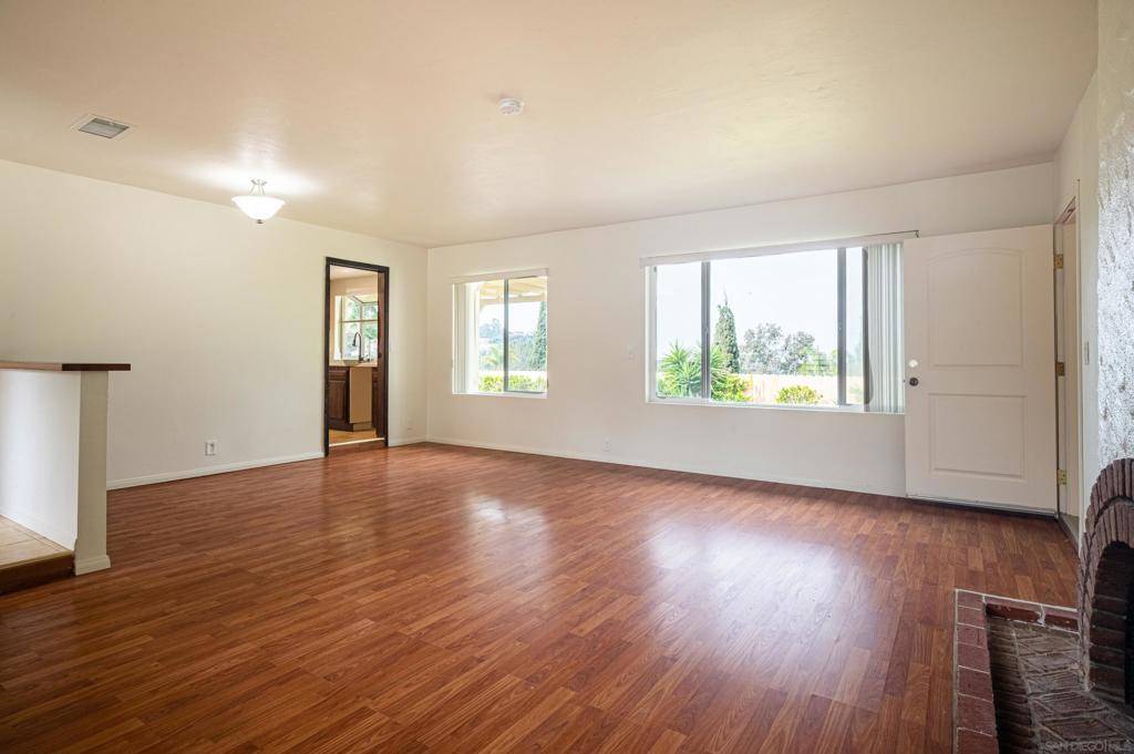 Bonita, CA 91902,270 Calle La Mirada