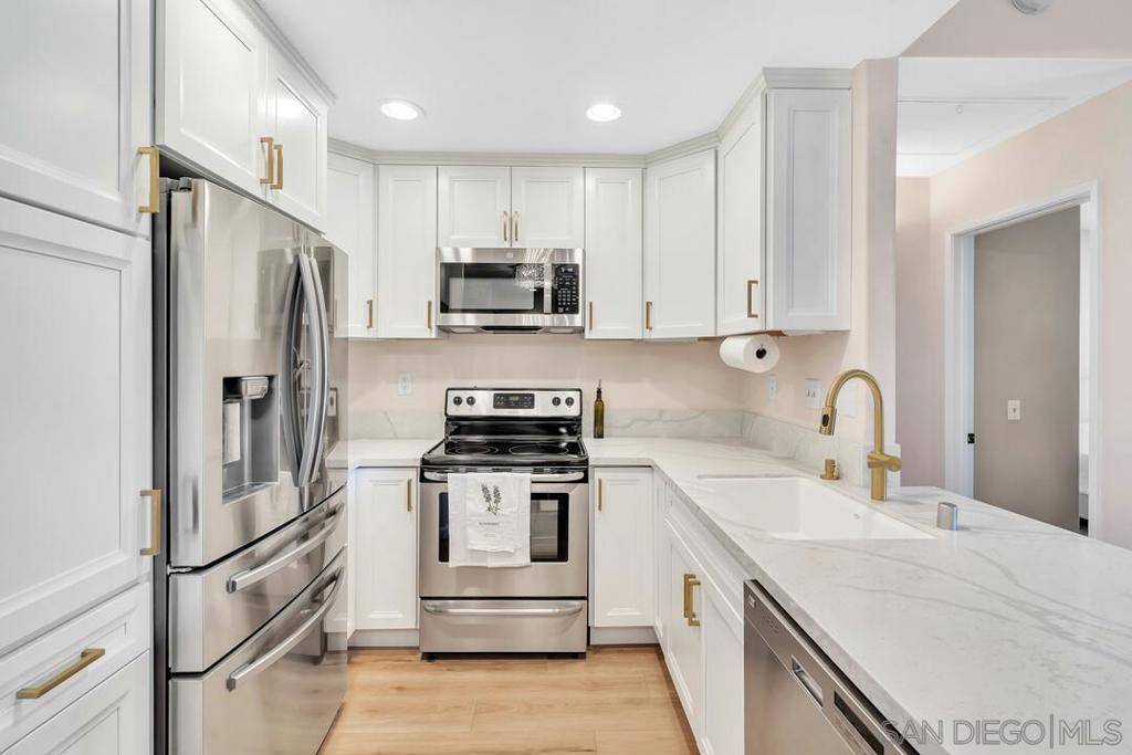 510 Camino De La Reina #304, San Diego, CA 92108