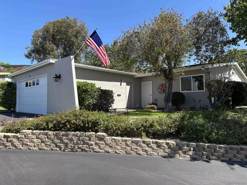 Oceanside, CA 92057,3808 Vista Campana S #6