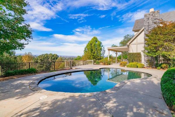 5 Rolling View Lane, Fallbrook, CA 92028