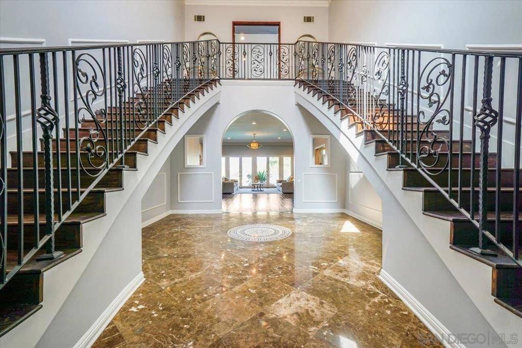 Sherman Oaks, CA 91403,15949 Tobin Way