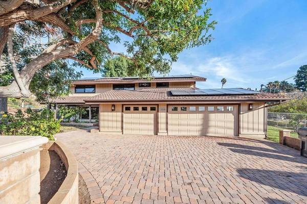 2896 Mary Ln, Escondido, CA 92025