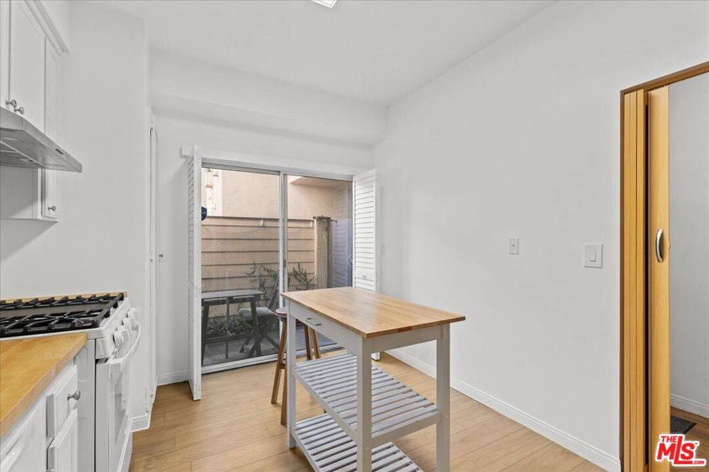 Valley Glen, CA 91401,6525 Woodman AVE #10
