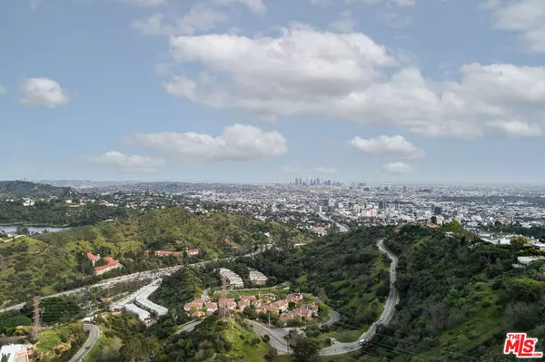 Los Angeles, CA 90068,6946 Pacific View DR