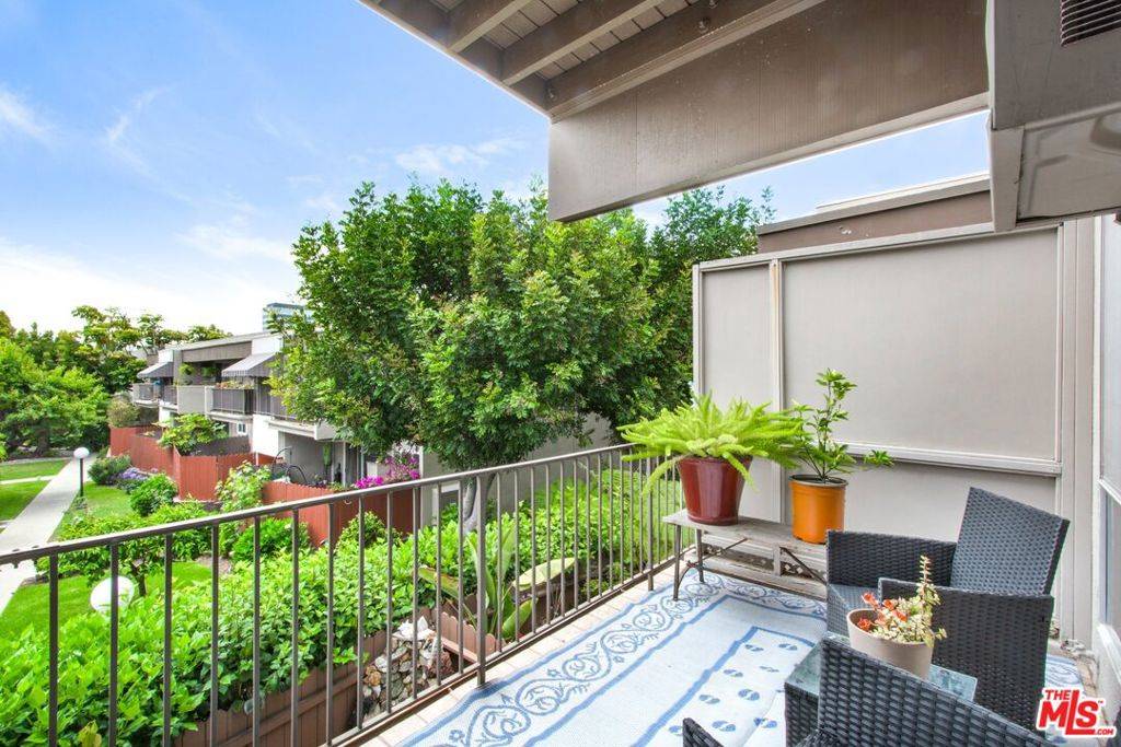 11120 QUEENSLAND ST #D38, Los Angeles, CA 90034