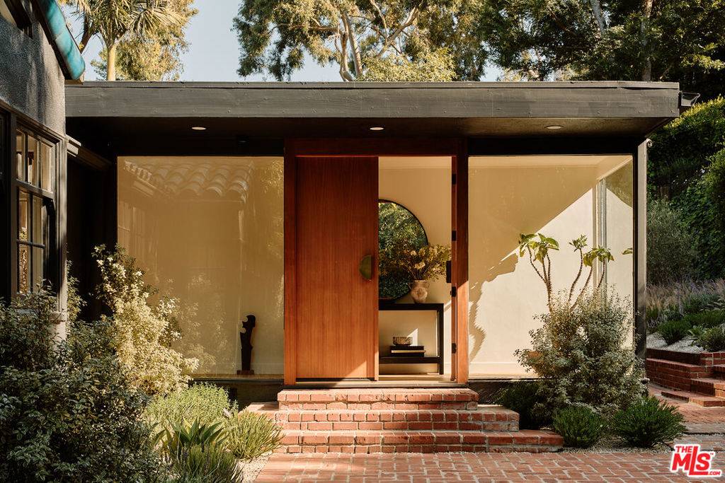 2645 Outpost DR, Los Angeles, CA 90068