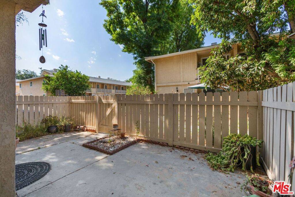 Reseda, CA 91335,8150 Canby AVE #1