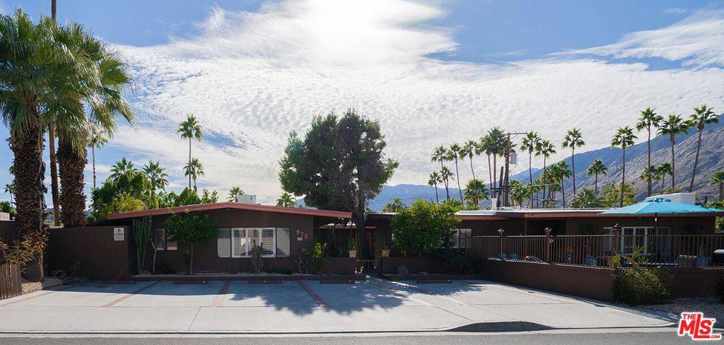 Palm Springs, CA 92264,975 E Camino Parocela