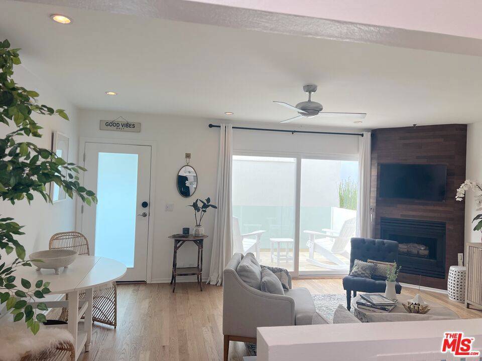 Malibu, CA 90265,25366 Malibu RD #2
