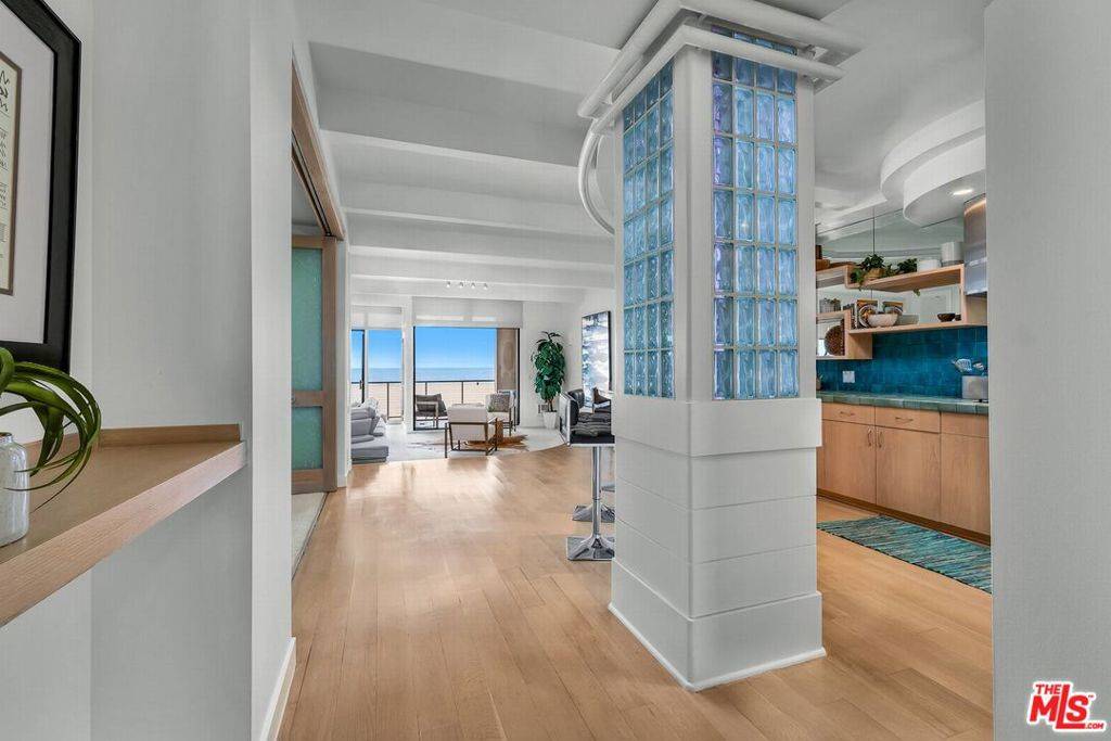 Marina Del Rey, CA 90292,1 Spinnaker ST #8