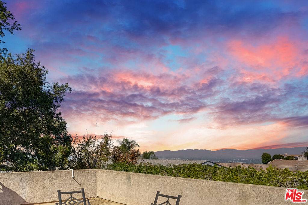 121 Navajo LN, Topanga, CA 90290
