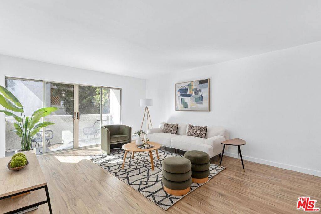 Winnetka, CA 91306,20134 Leadwell ST #217