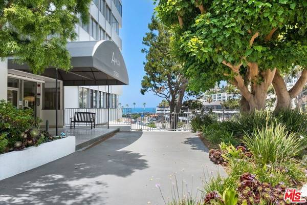 Pacific Palisades, CA 90272,17368 W Sunset BLVD #401