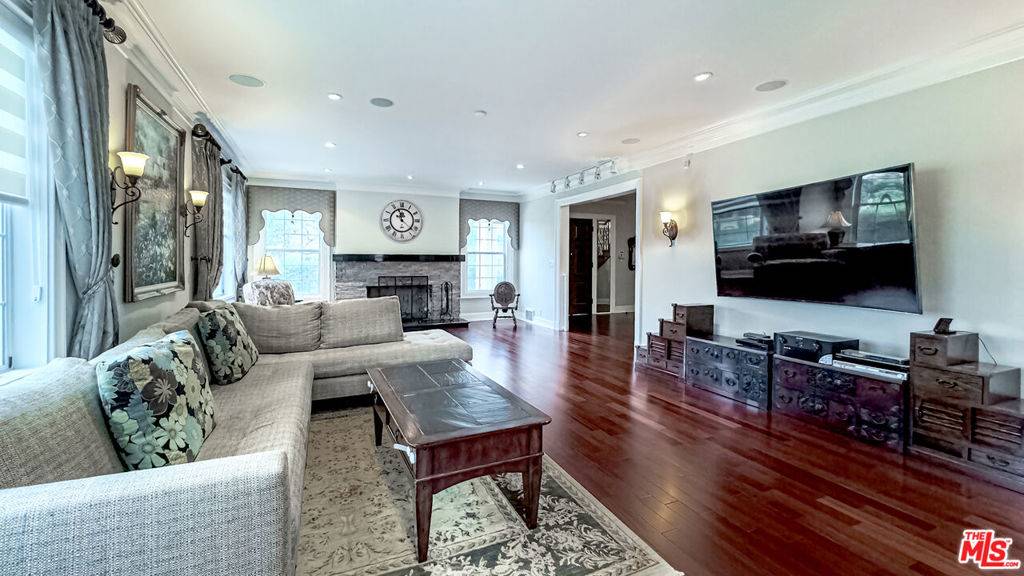 1218 S Gramercy PL, Los Angeles, CA 90019
