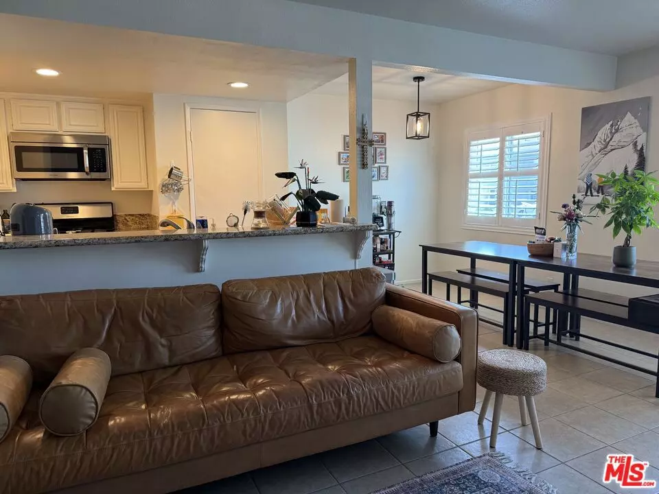 Santa Clarita, CA 91350,28158 Robin AVE