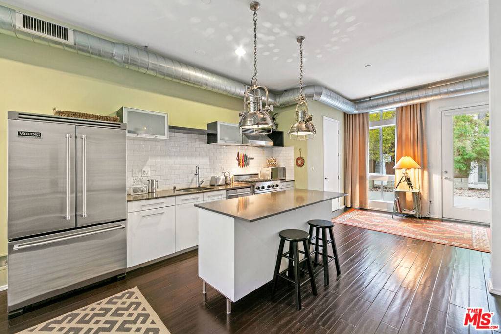 4151 Redwood AVE #412, Los Angeles, CA 90066