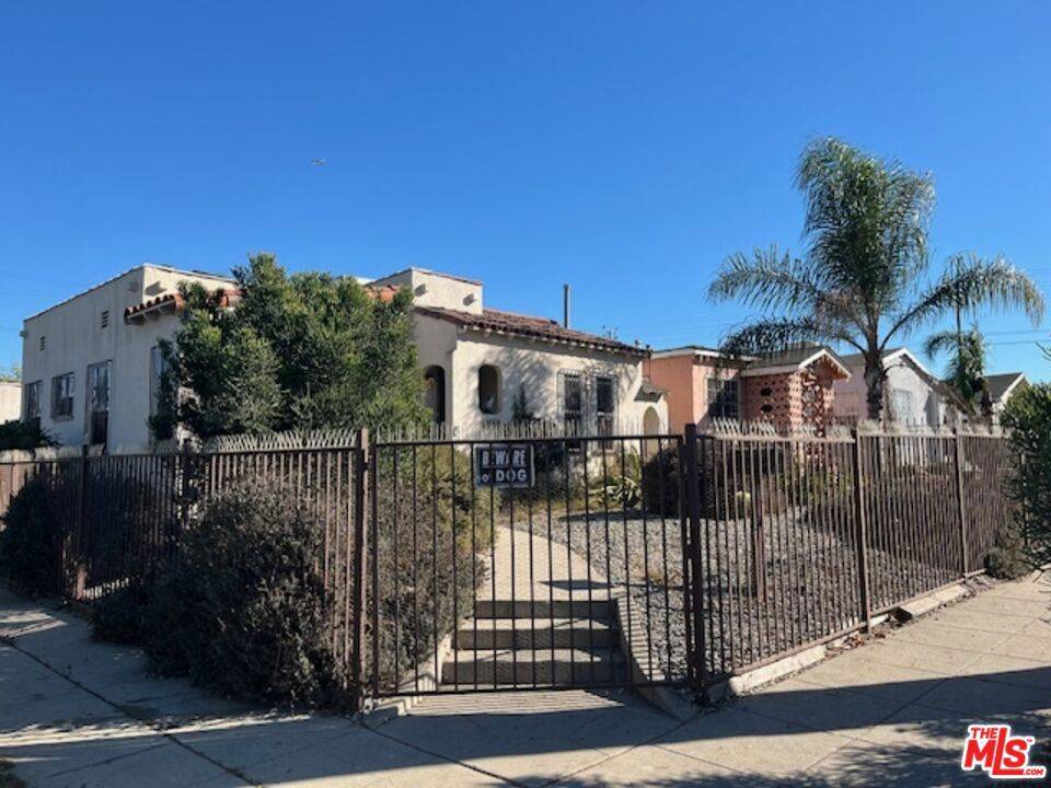 9000 Orchard AVE, Los Angeles, CA 90044