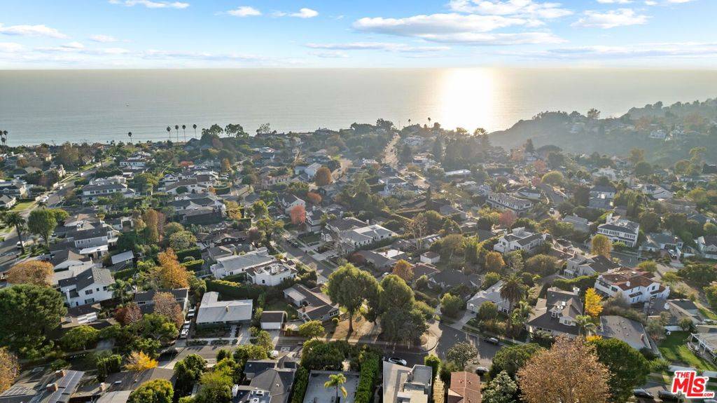 Pacific Palisades, CA 90272,544 Arbramar AVE