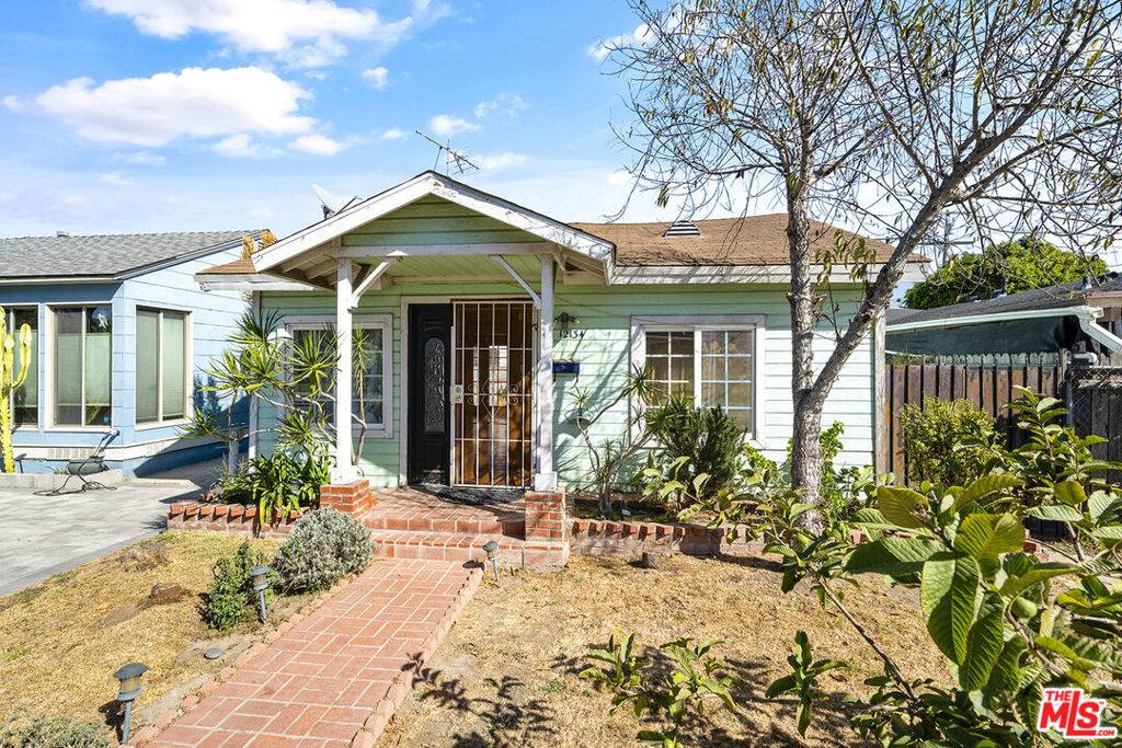 Hawthorne, CA 90250,12134 Oxford AVE