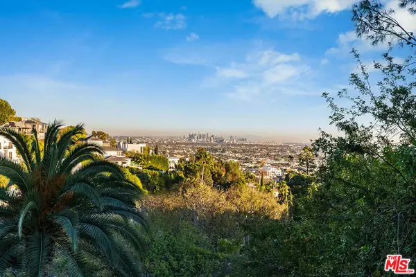 Los Angeles, CA 90069,1277 St Ives PL