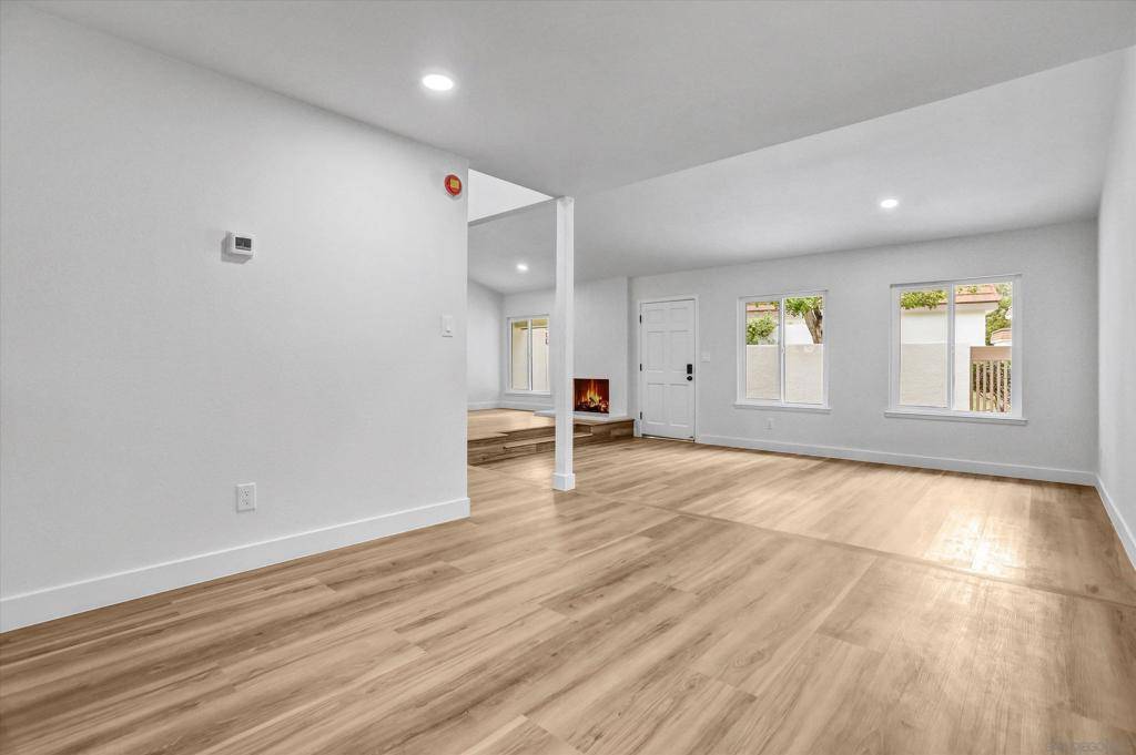 Chatsworth, CA 91311,10520 Larwin Ave #4