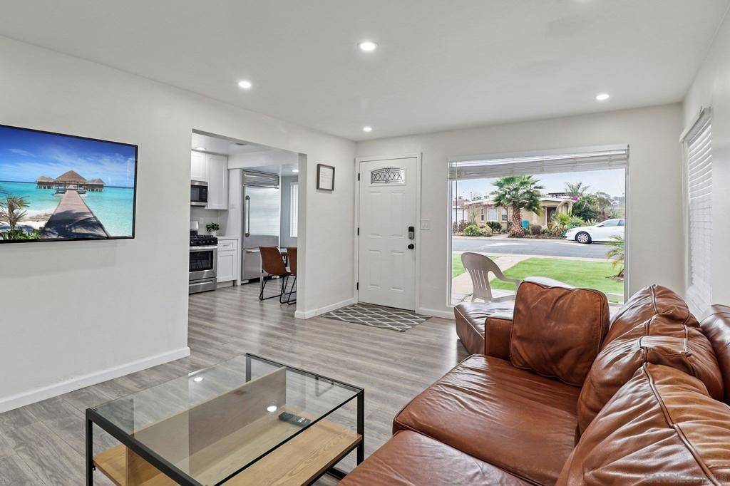 6242 Thorn St, San Diego, CA 92115