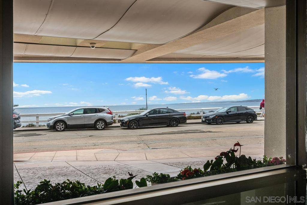 La Jolla, CA 92037,939 Coast #LB