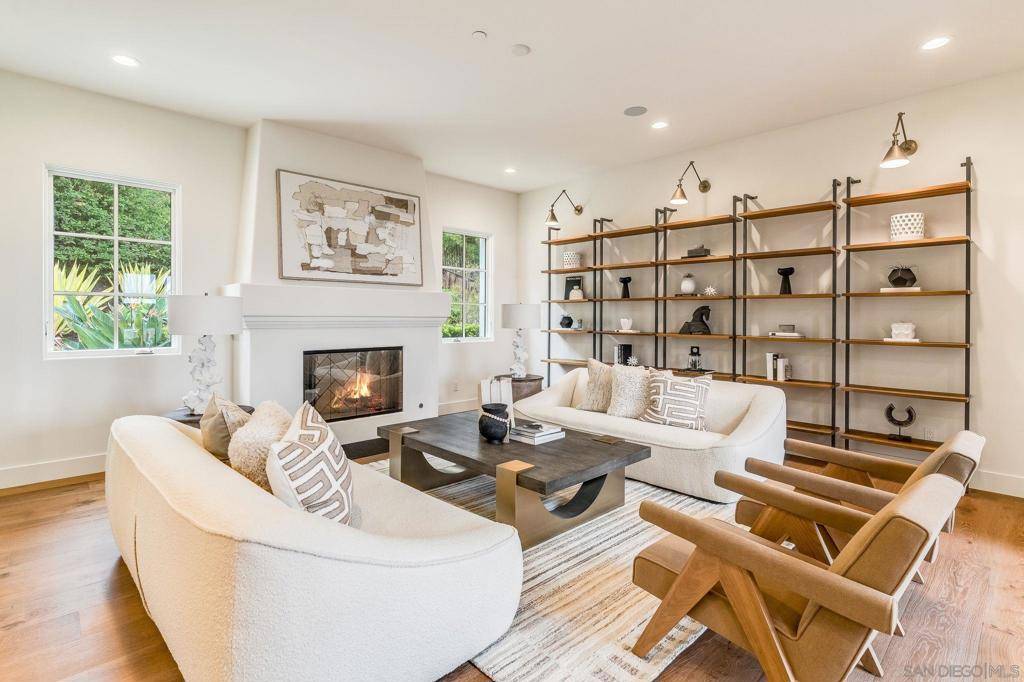 La Jolla, CA 92037,7241 Carrizo Dr