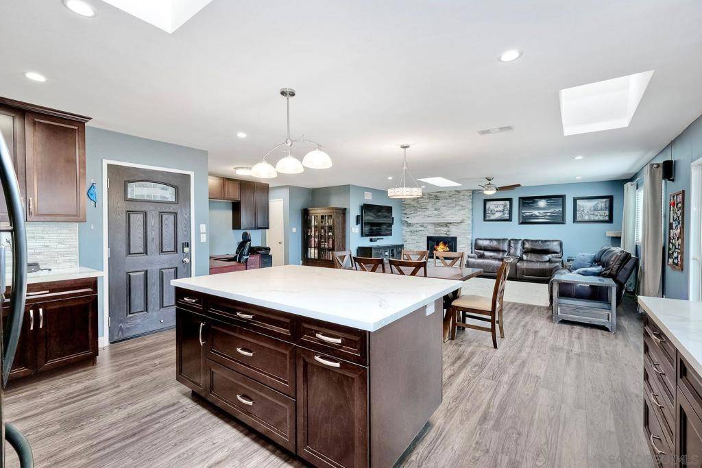 Santee, CA 92071,10421 Len St