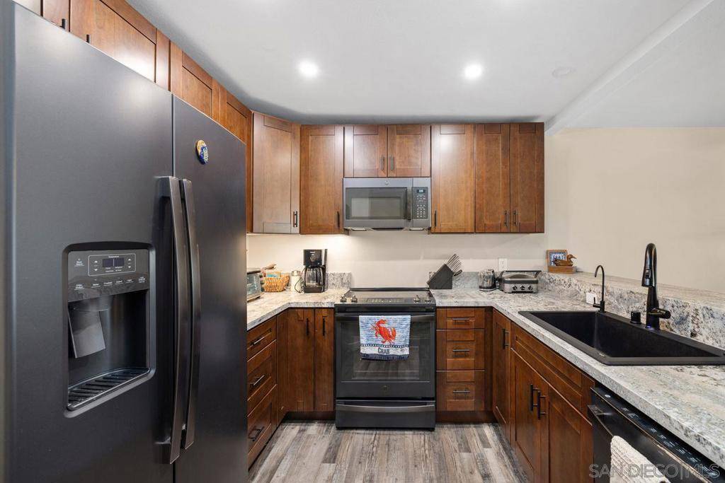 San Diego, CA 92119,7227 Navajo Rd #215