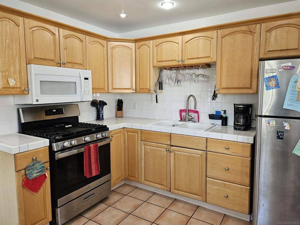 San Diego, CA 92105,4076 MANZANITA DR.