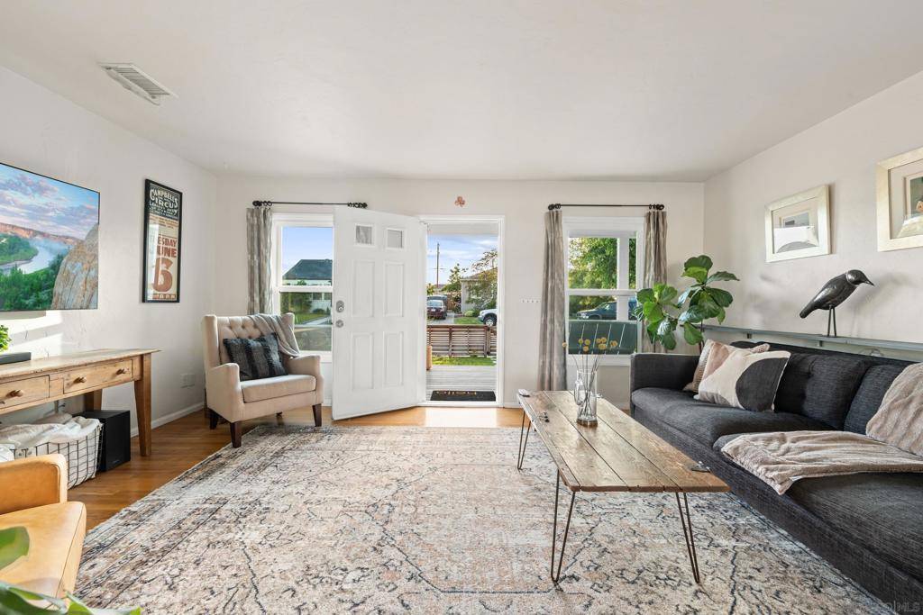 San Diego, CA 92115,4233 E Overlook Dr