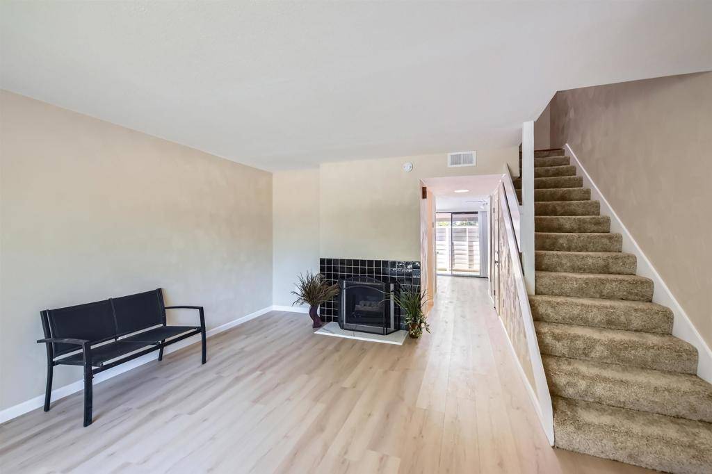 San Diego, CA 92123,9289 Village Glen Dr #112