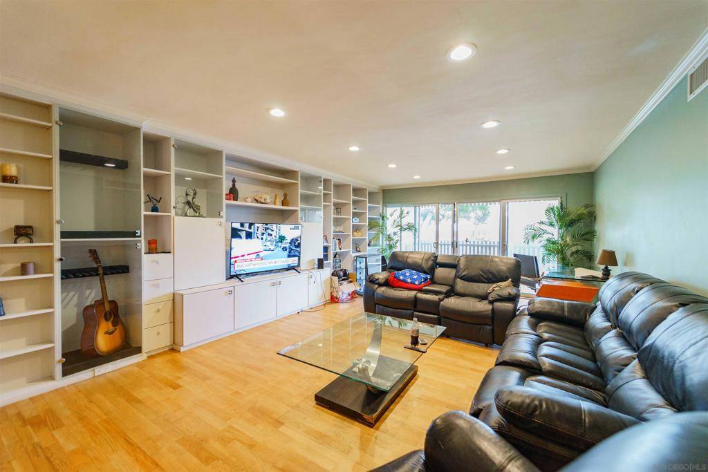 4900 Rosehedge #210, La Mesa, CA 91942