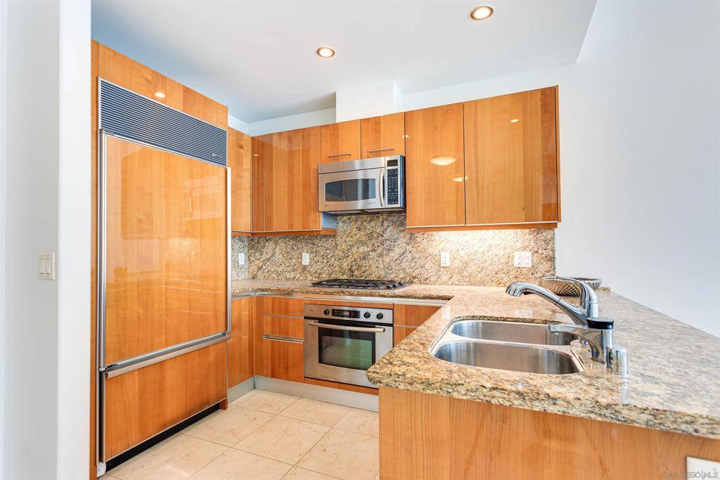 San Diego, CA 92101,550 Front Street #402