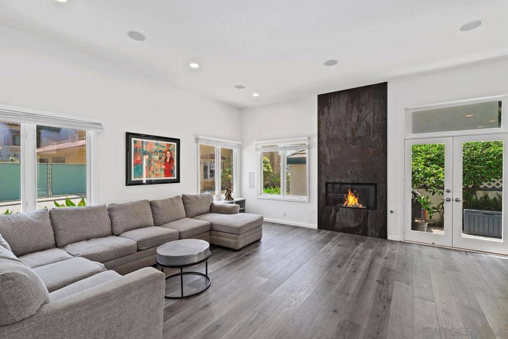 La Jolla, CA 92037,716 Glenview Ln